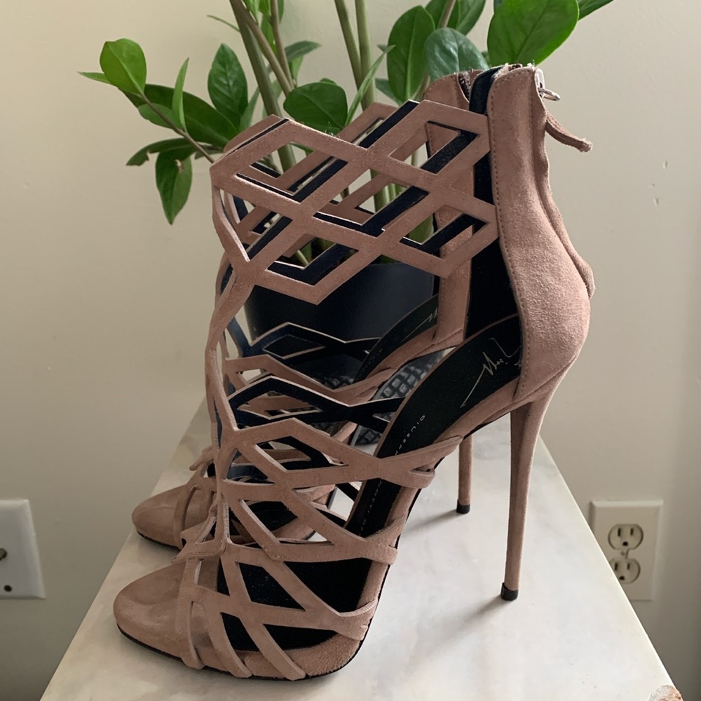 Giussepe Zanotti open toe heels(Taupe/Nude color)